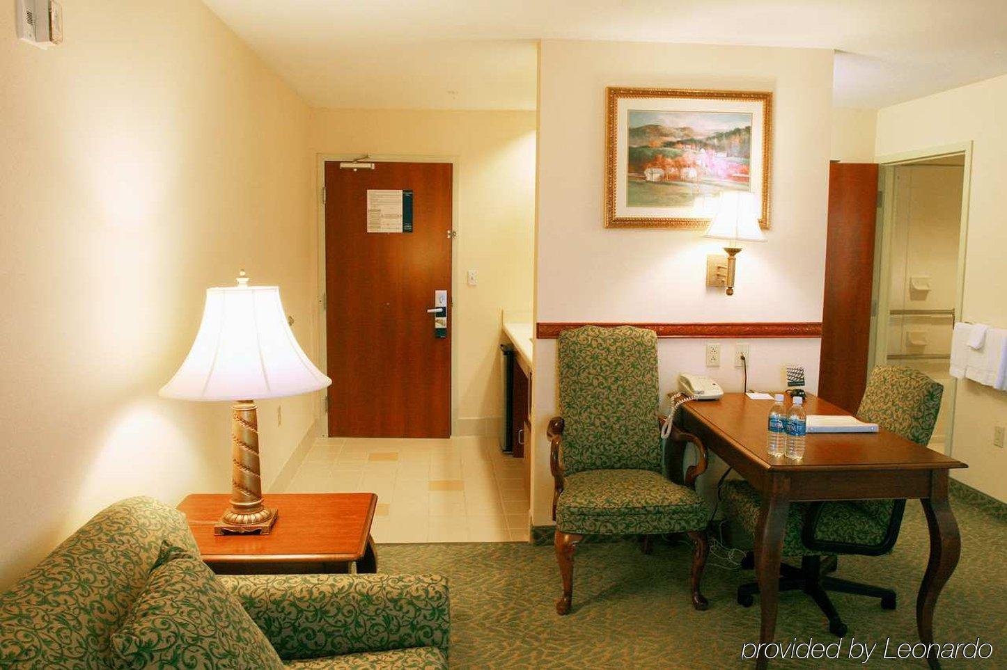 Hampton Inn & Suites Roswell Room photo